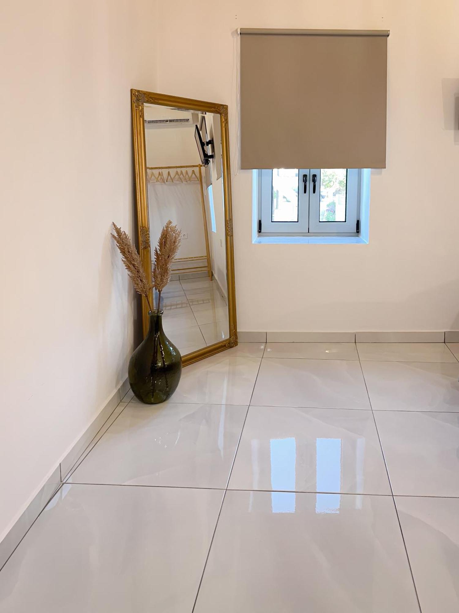 Thetis, The House Apartment
