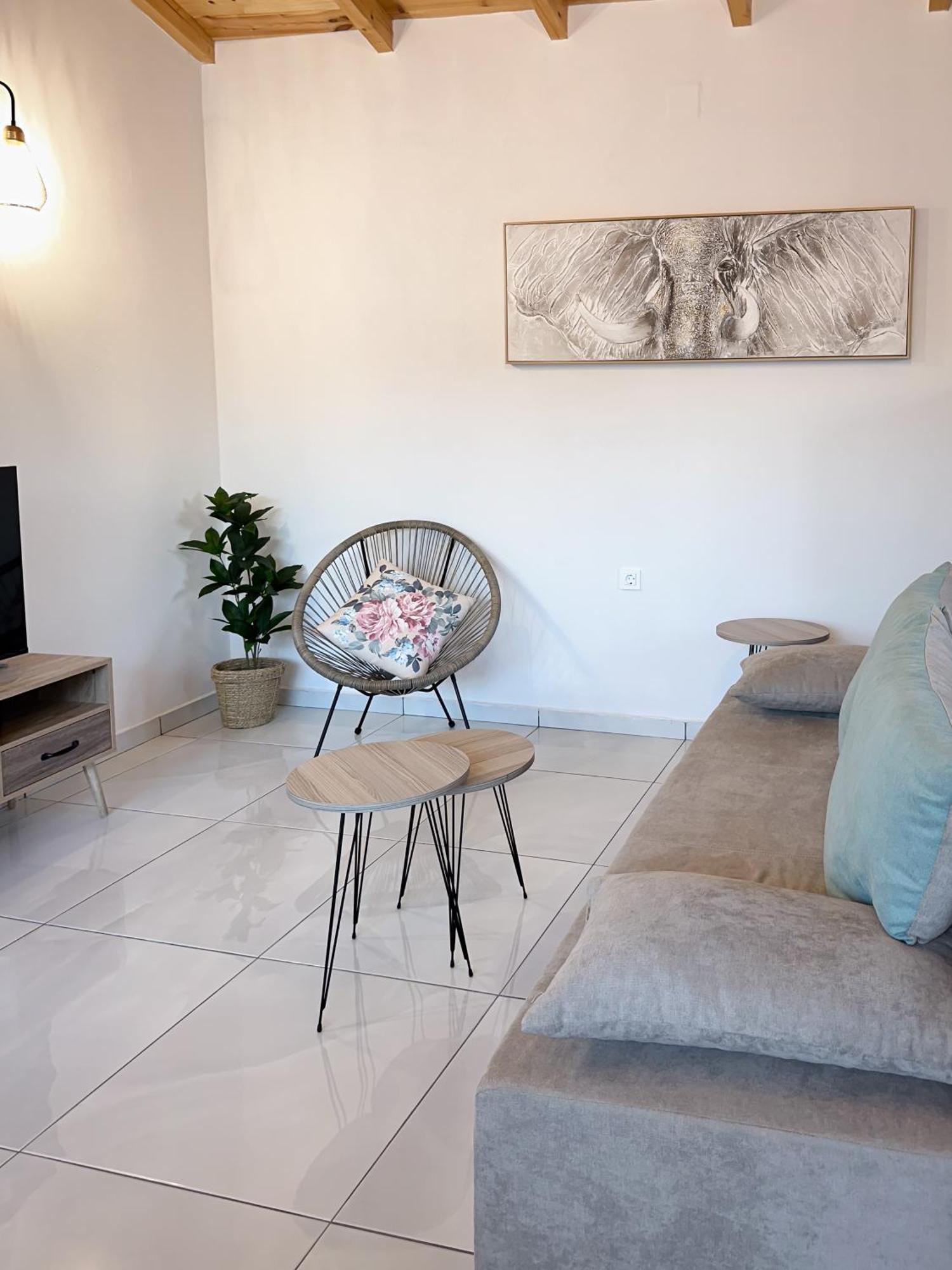 Apartment Thetis, The House *