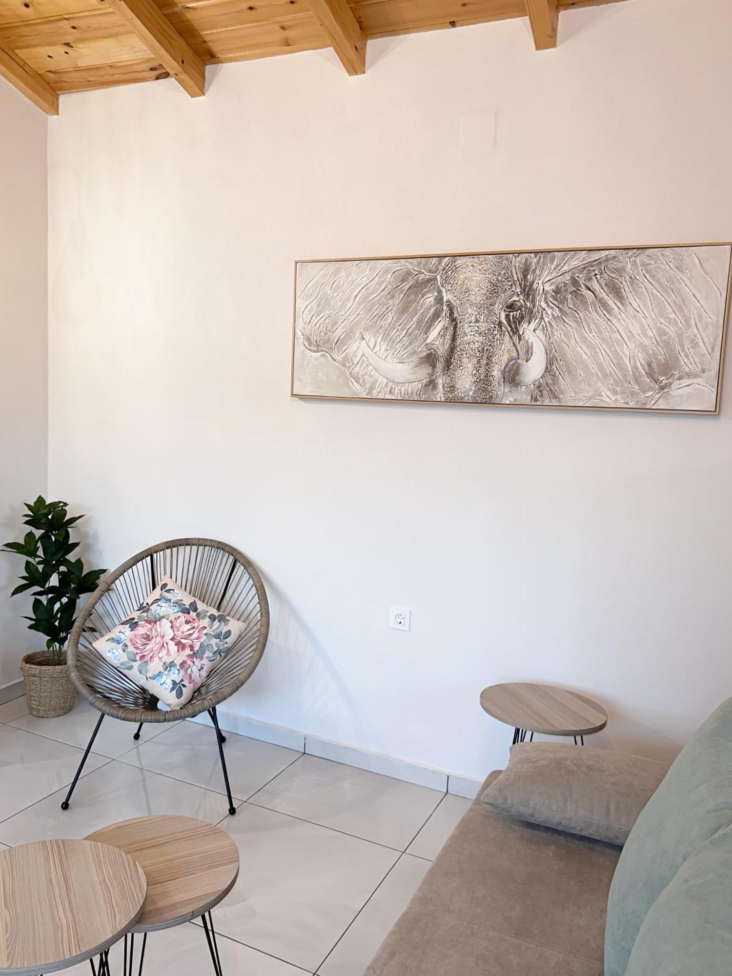 Thetis, The House Apartment