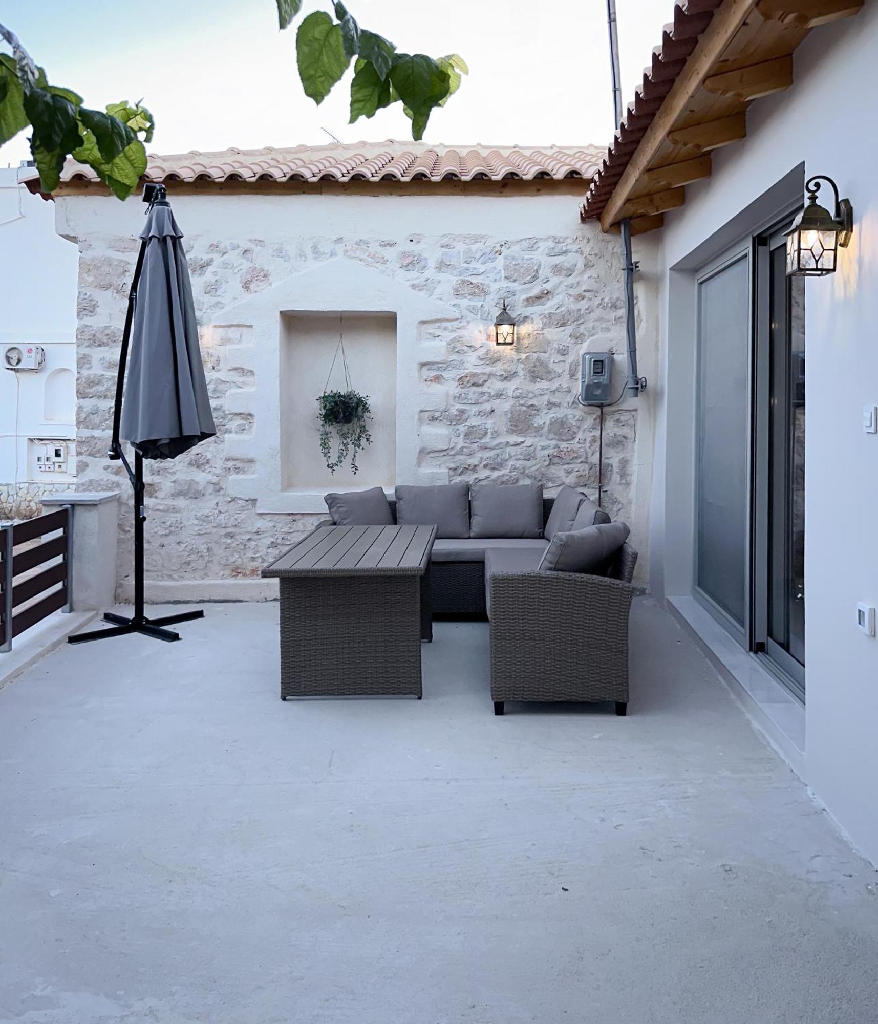 Thetis, The House Apartment